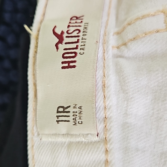 Hollister Women's White Ripped Jeans (Size 11R) - Picture 10 of 10